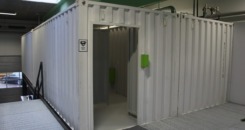 Indretning af container til omklædning og toilet